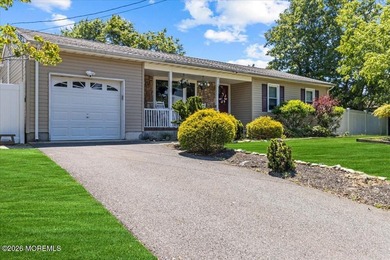 Welcome to this beautifully maintained 4-bedroom, 2-bath ranch - photo 2