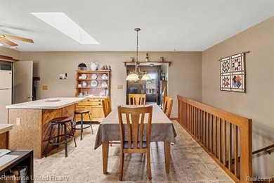 Ranch home with gorgeous views of Thompson Lake! 3 bedrooms, 2 - photo 11