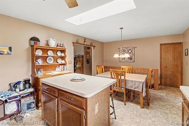 Ranch home with gorgeous views of Thompson Lake! 3 bedrooms, 2 - photo 12