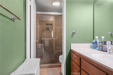 This well-maintained and stunning two-bedroom, two-bathroom - photo 13