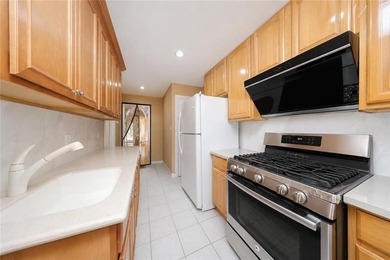 Introducing this beautiful semi-detached one-family brick home - photo 14