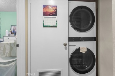 This well-maintained and stunning two-bedroom, two-bathroom - photo 16