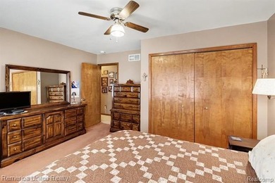 Ranch home with gorgeous views of Thompson Lake! 3 bedrooms, 2 - photo 17
