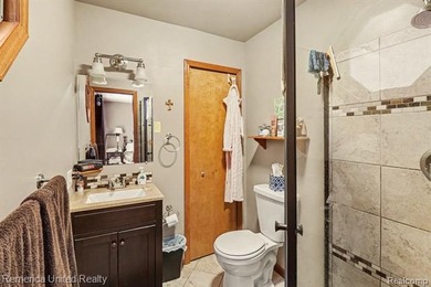 Ranch home with gorgeous views of Thompson Lake! 3 bedrooms, 2 - photo 18