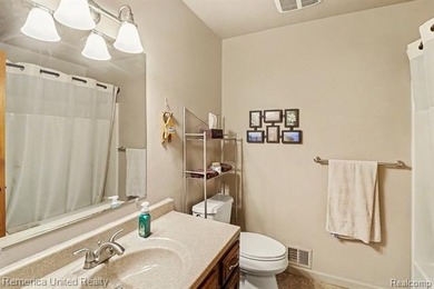 Ranch home with gorgeous views of Thompson Lake! 3 bedrooms, 2 - photo 21