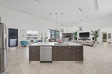 Ultra-Luxury, custom built, DIRECT GULF ACCESS, infinity edge - photo 32