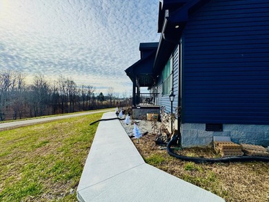 Welcome to this spacious home at 303 Sonny Aaron Dr, Jamestown! - photo 3