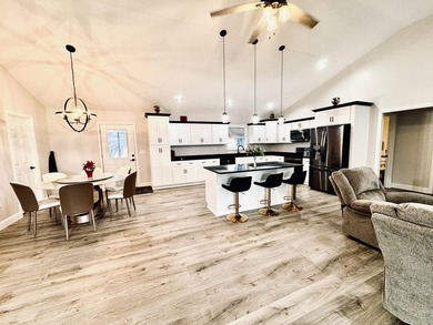 Welcome to this spacious home at 303 Sonny Aaron Dr, Jamestown! - photo 4