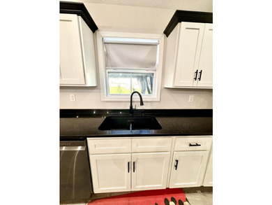 Welcome to this spacious home at 303 Sonny Aaron Dr, Jamestown! - photo 7