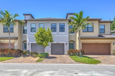 Lake Townhome/Townhouse For Sale in Palm Springs, Florida