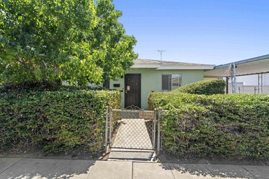 This is a duplex. Located just 2 blocks from Azalea Park (north) - photo 1