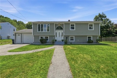 Beautifully renovated from top to bottom, this 3-4 bed, 2 full - photo 1