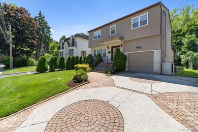 Bright and spacious Colonial, impeccably maintained and - photo 3