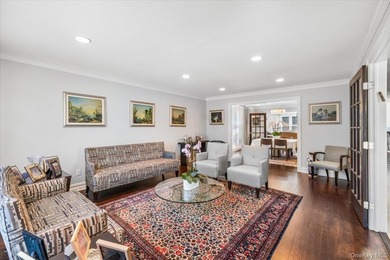 Bright and spacious Colonial, impeccably maintained and - photo 5