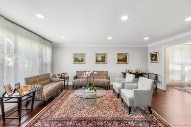 Bright and spacious Colonial, impeccably maintained and - photo 6