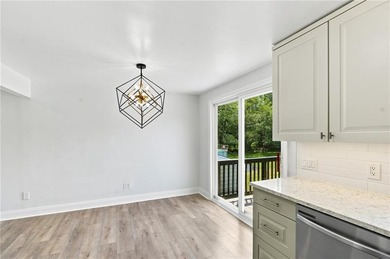 Beautifully renovated from top to bottom, this 3-4 bed, 2 full - photo 6