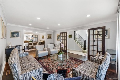 Bright and spacious Colonial, impeccably maintained and - photo 7