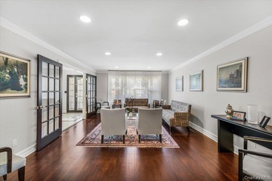 Bright and spacious Colonial, impeccably maintained and - photo 9