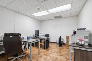 Professional office space in high traffic area with excellent - photo 23