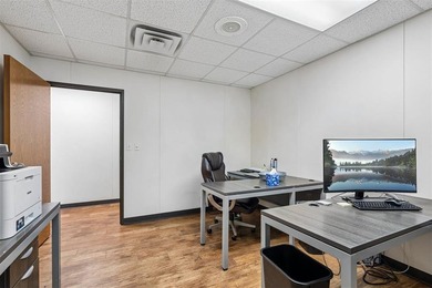 Professional office space in high traffic area with excellent - photo 24