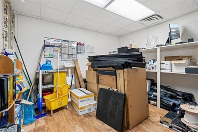Professional office space in high traffic area with excellent - photo 37