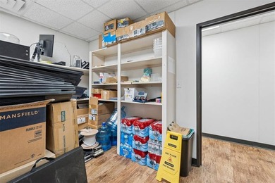 Professional office space in high traffic area with excellent - photo 38