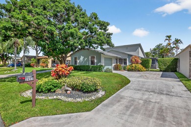 (private lake, pond, creek) Home For Sale in Delray Beach Florida