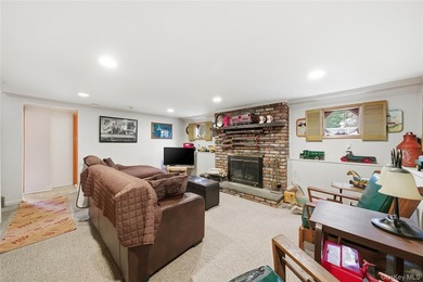 Welcome to this well-maintained 3-bedroom, 3-bath split-level - photo 17