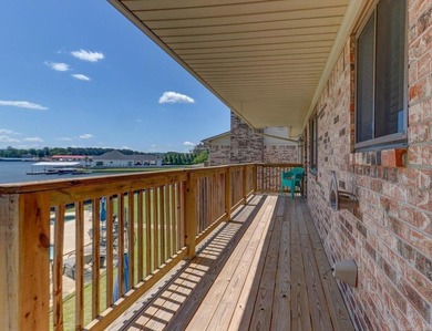 A Wonderful Lakefront Condo that Lives like a House Rather than - photo 4