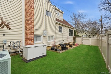 Welcome to this well-maintained 3-bedroom, 3-bath split-level - photo 24