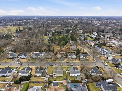 Welcome to this well-maintained 3-bedroom, 3-bath split-level - photo 26
