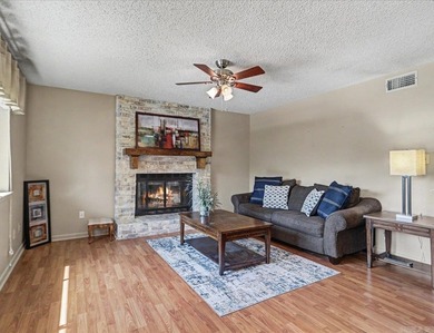 A Wonderful Lakefront Condo that Lives like a House Rather than - photo 7