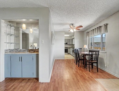 A Wonderful Lakefront Condo that Lives like a House Rather than - photo 10