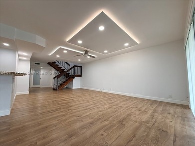 Recently vacated by owners and tenant, and have been deep - photo 4