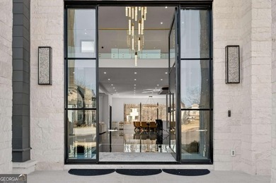 A rare opportunity to own a 15,600 sq ft ultra-luxury - photo 2