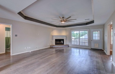 Beautiful updated home with a split floor plan. 3 bed/2 bath - photo 3