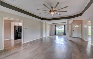 Beautiful updated home with a split floor plan. 3 bed/2 bath - photo 4
