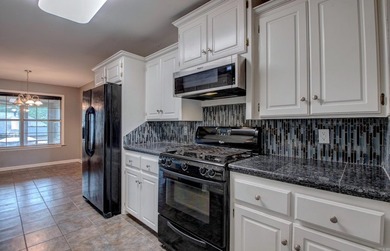 Beautiful updated home with a split floor plan. 3 bed/2 bath - photo 8