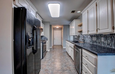 Beautiful updated home with a split floor plan. 3 bed/2 bath - photo 10