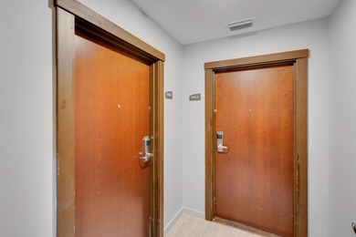 Updated cabinets and NEW Wood-Like flooring throughout - photo 19