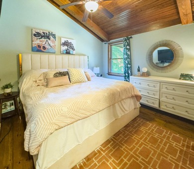 Enjoy lake life at its finest with this beautiful 4-bedroom - photo 10