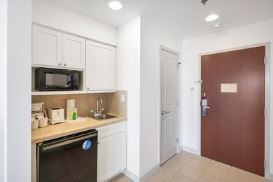 Updated cabinets and NEW Wood-Like flooring throughout - photo 21