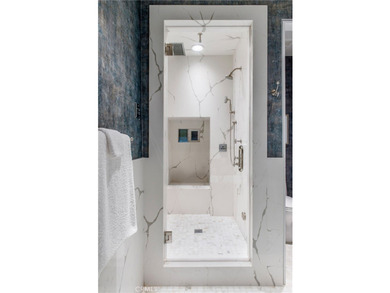 An extraordinary example of contemporary Chris Abel-designed - photo 23