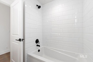 Experience luxury and leisure in The Maple by Tresidio Homes, an - photo 30