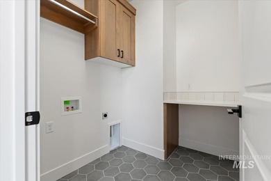 Experience luxury and leisure in The Maple by Tresidio Homes, an - photo 37