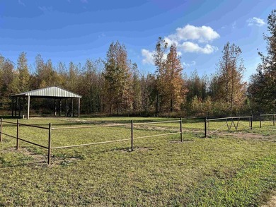 Serene quiet Beason Creek off water lots with 28x40 canopy - photo 1