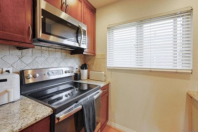 Welcome to this functional and stylish VA-approved studio condo - photo 5