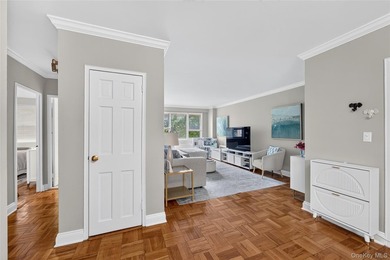 Welcome home to this light-filled, beautifully renovated - photo 6