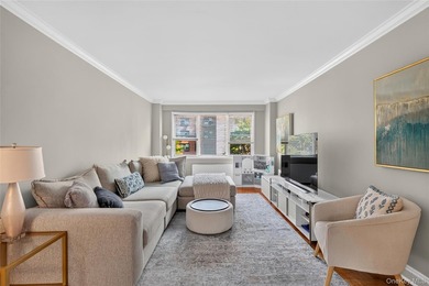 Welcome home to this light-filled, beautifully renovated - photo 7