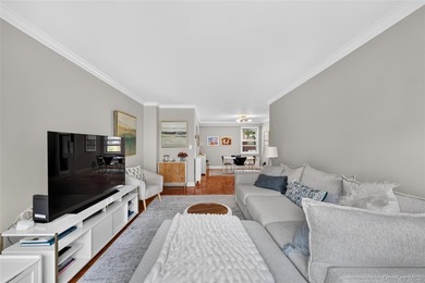 Welcome home to this light-filled, beautifully renovated - photo 9